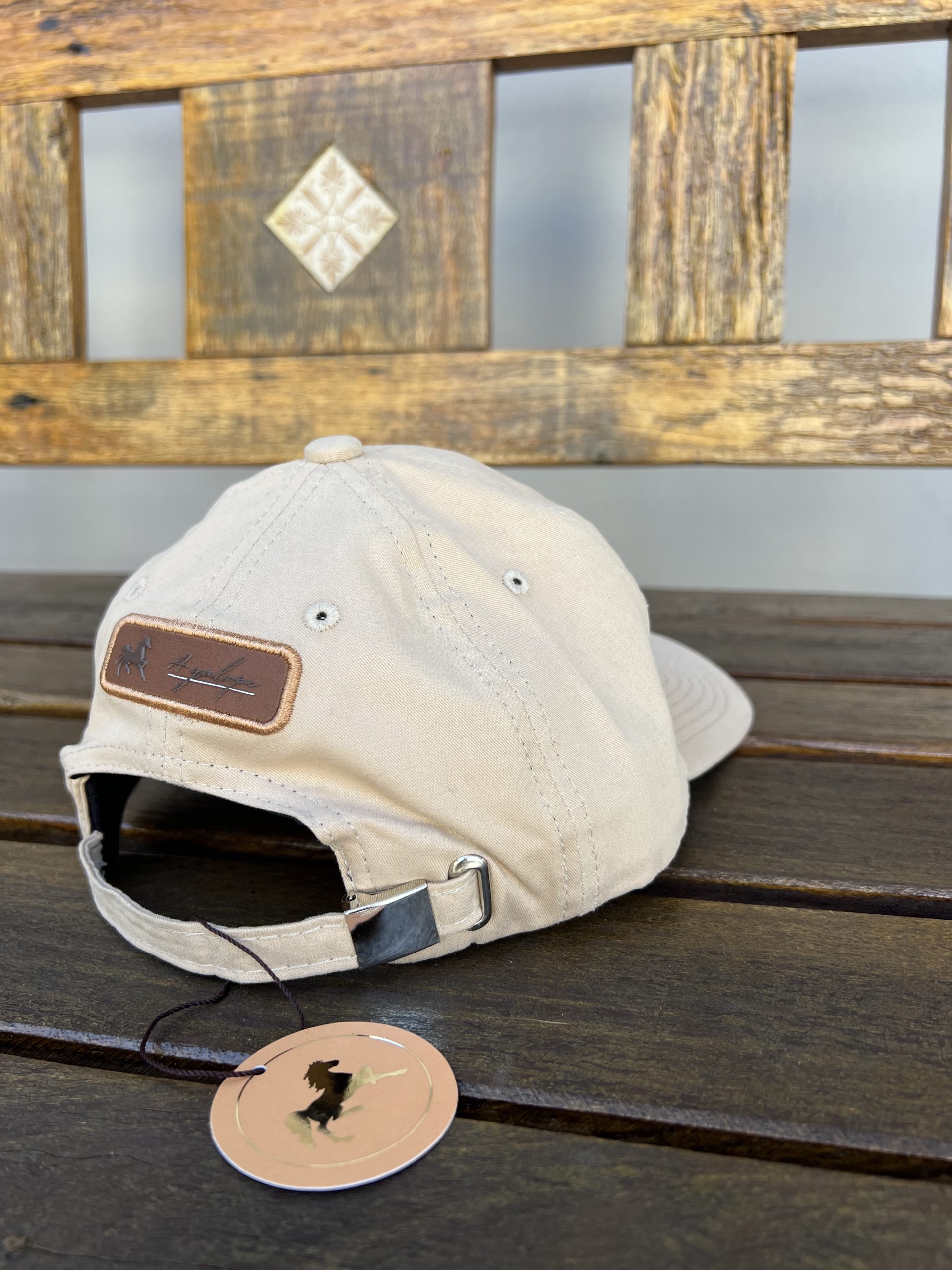 Boné - Cor bege - Imagem 2