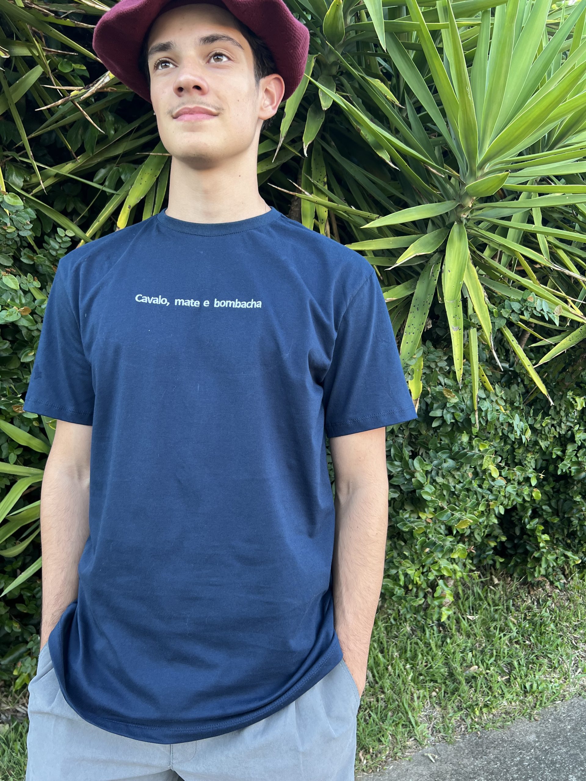 Camiseta - Cor azul marinho