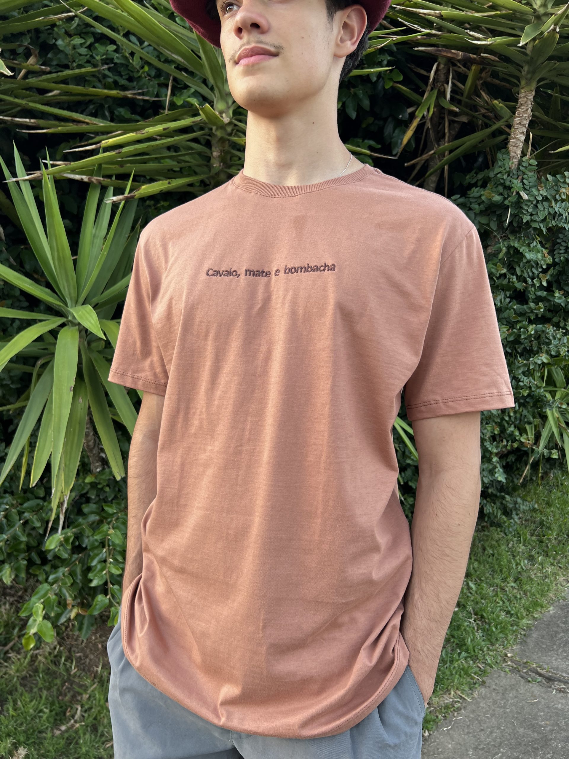 Camiseta - Cor marrom/telha