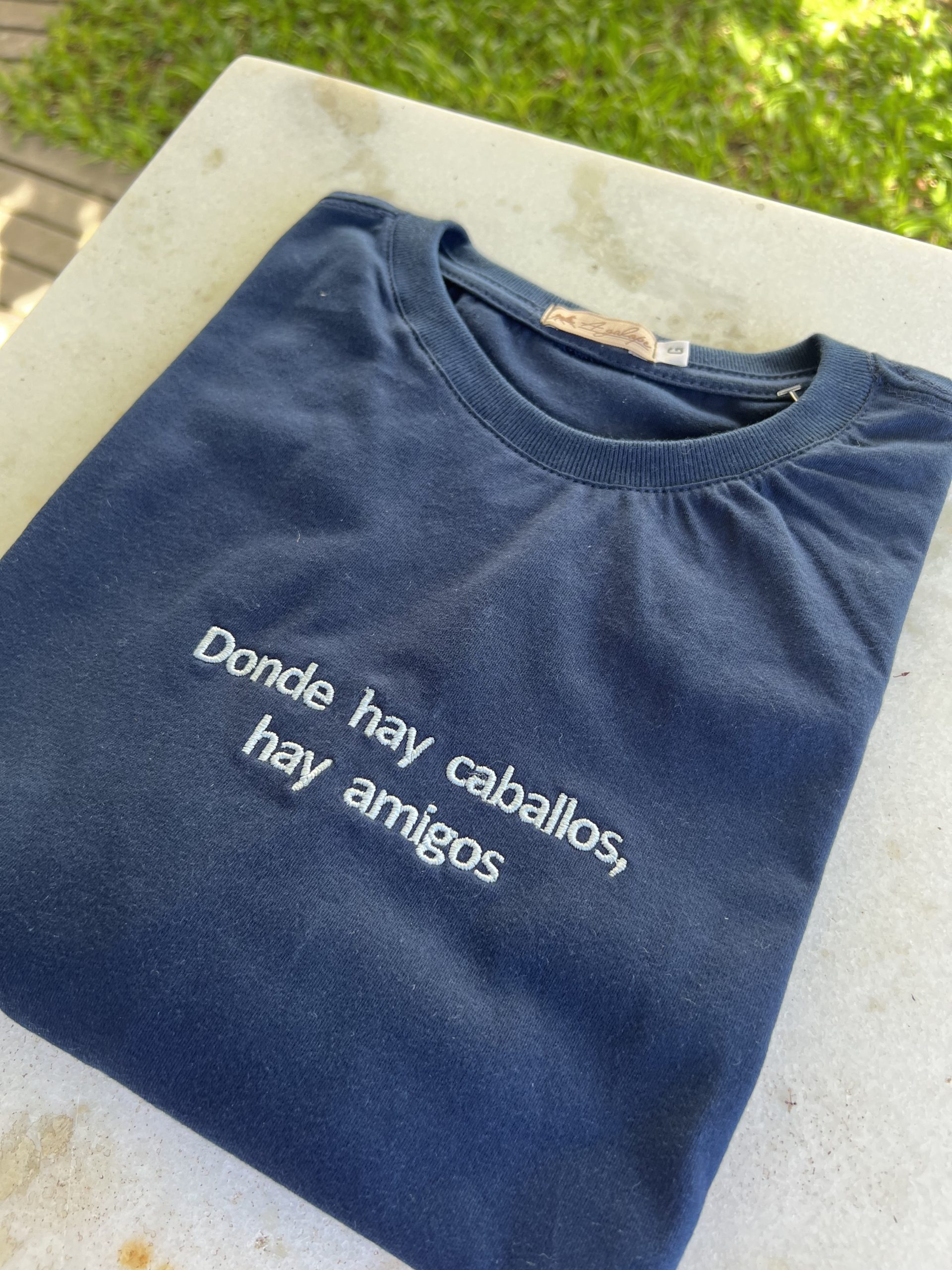 Camiseta - Cor azul marinho